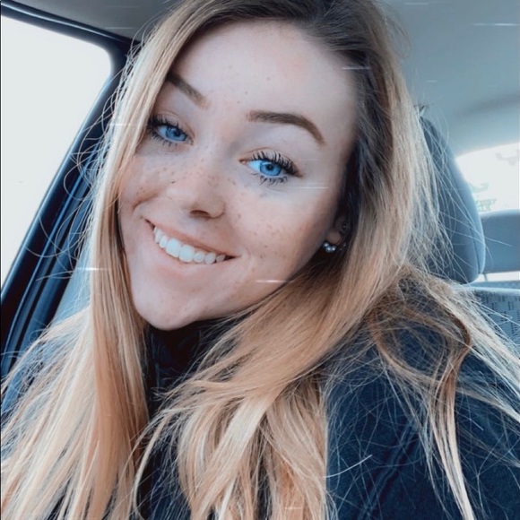 Meet your Posher, Brenna - Picture 2 of 2